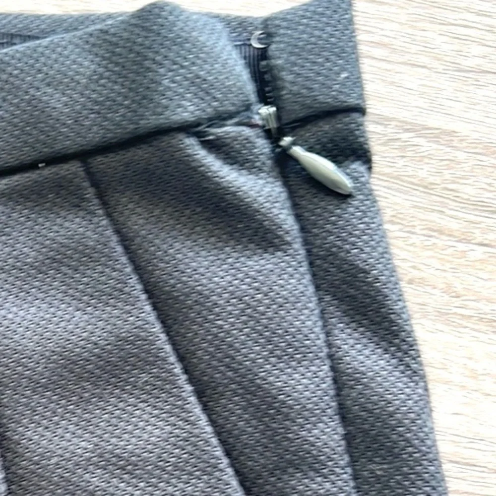 NWT,J.Crew, Gorgeous Side-Zip Shorts Soft Noir, Size 4